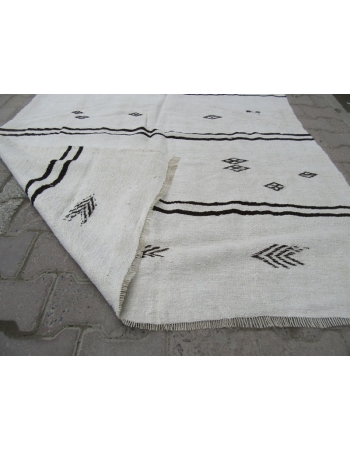 Vintage Embroidered White Hemp Kilim Rug