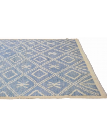Blue & Cream Modern Wool Rug - 5` 8″ x 7` 8″