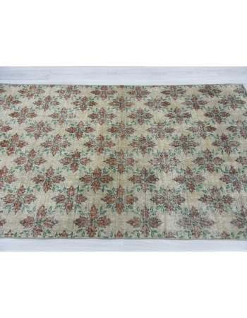 Vintage floral Turkish rug