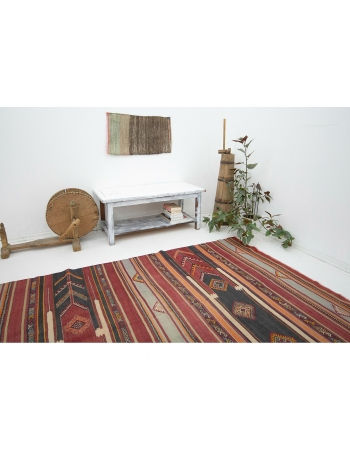 Vintage Handwoven Turkish Kilim Rug - 5`7" x 10`11"