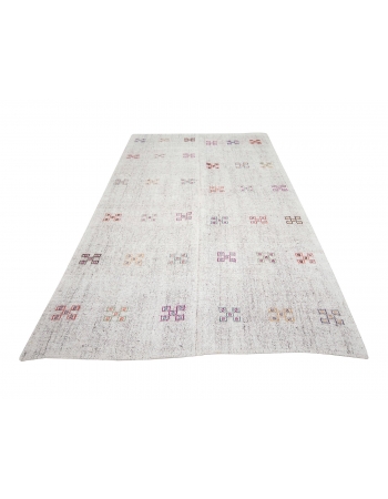 Light Gray Embroidered Vintage Kilim Rug - 5`9" x 10`1"