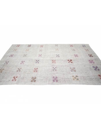 Light Gray Embroidered Vintage Kilim Rug - 5`9" x 10`1"