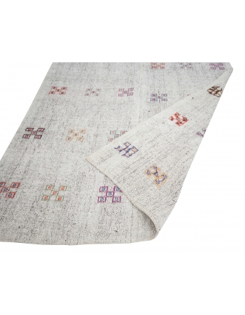 Light Gray Embroidered Vintage Kilim Rug - 5`9" x 10`1"