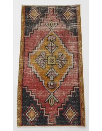 Mini Decorative Vintage Rug - 1`8" x 3`2"