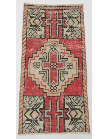 Decorative Vintage Mini Rug - 1`8" x 3`3"