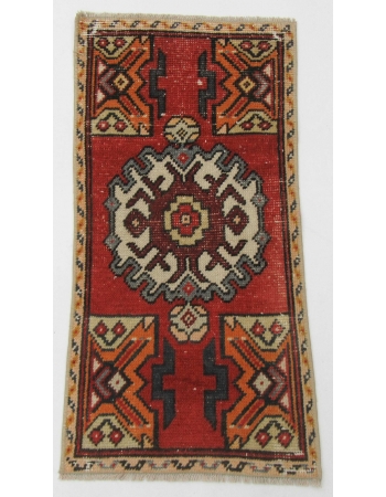 Mini Vintage Turkish Rug - 1`5" x 2`10"