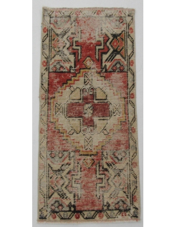 Distressed Vintage Mini Rug - 1`5" x 3`1"