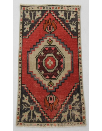 Vintage Mini Wool Rug - 1`7" x 2`11"