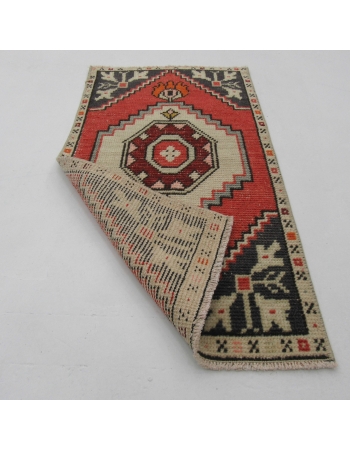 Wool Decorative Mini Vintage Rug - 1`6" x 2`11"