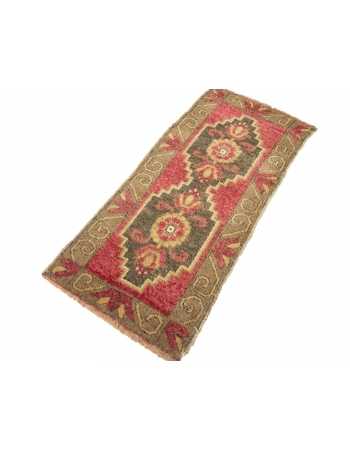 Vintage Decorative Mini Rug - 1`8" x 3`8"