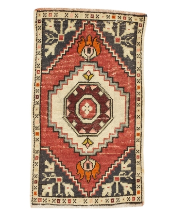 Mini Vintage Turkish Rug - 1`7" x 2`10"