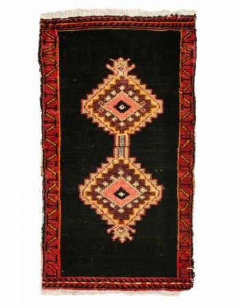 Red & Black Vintage Mini Rug - 1`7" x 2`10"