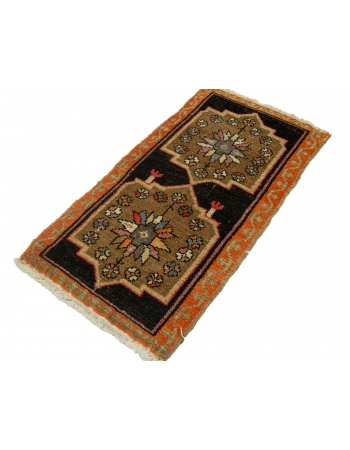 Brown & Orange Mini Decorative Rug - 1`6" x 3`2"