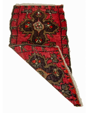 Red & Brown Vintage Mini Rug - 1`6" x 2`9"