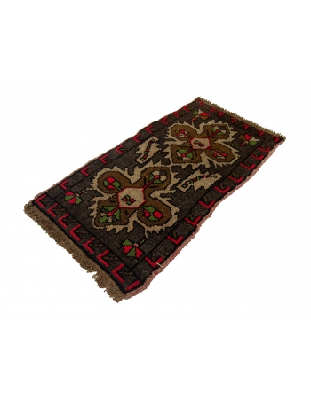 Decorative Vintage Wool Rug - 1`7" x 2`10"