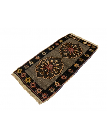 Decorative Vintage Mini Rug - 1`8" x 3`1"