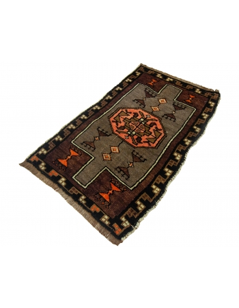 Decorative Vintage Mini Rug - 1`10" x 2`10"