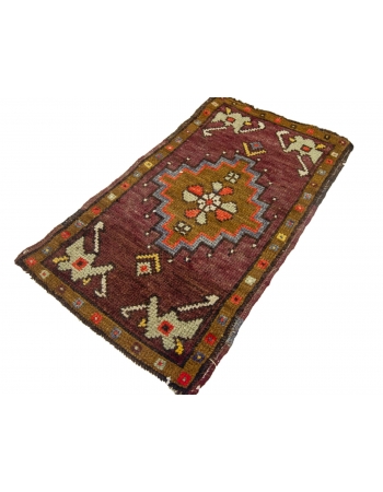 Decorative Vintage Mini Rug - 1`7" x 2`9"