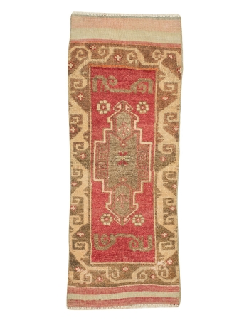 Mini Decorative Washed Out Rug - 1`8" x 4`3"