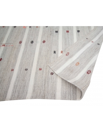 Gray & White Vintage Kilim Rug - 5`3" x 6`4"