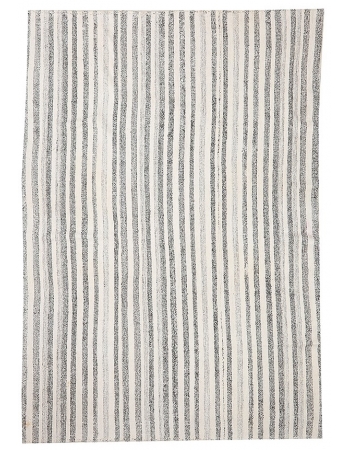 Gray & White Vintage Kilim Rug - 6`11" x 9`6"