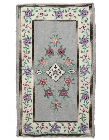 Small Decorative Turkish Wool Rug - 3`5" x 5`9"