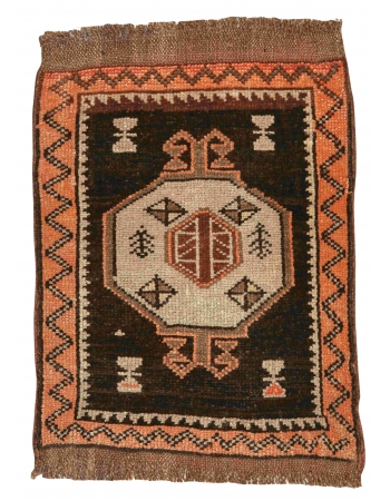 Decorative Vintage Mini Rug - 1`10" x 2`7"