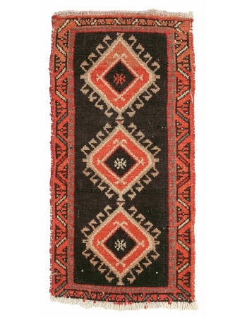 Decorative Vintage Mini Rug - 1`7" x 3`3"