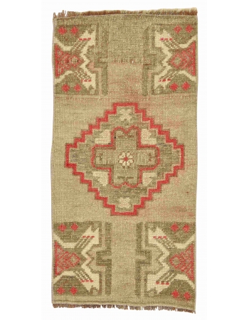 Mini Vintage Turkish Rug - 1`5" x 2`11"