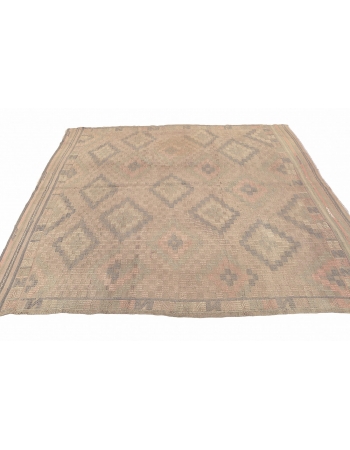 Washed Out Vintage Ebroidered Kilim - 6`10