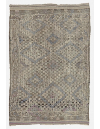 Vintage Pastel Embroidered Kilim Rug - 5`4