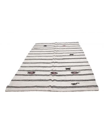 White & Black Vintage Hemp Kilim - 6`6