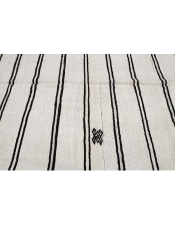 White & Black Vintage Hemp Kilim - 6`6