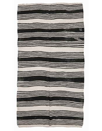 White & Black Vintage Hemp Rug - 6`0" x 11`4"