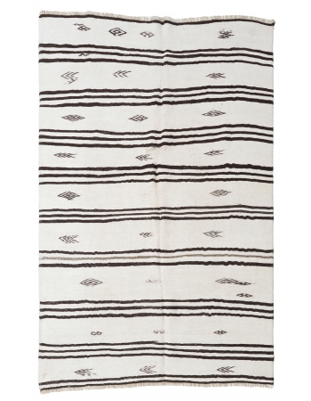 Striped Hemp Vintage Turkish Kilim Rug - 5`8" x 8`10"