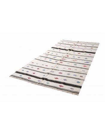 Vintage Embroidered Hemp Kilim Rug - 5`8