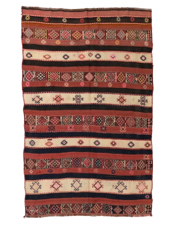 Vintage Embroidered Decorative Kilim Rug - 4`8″ x 7`9″