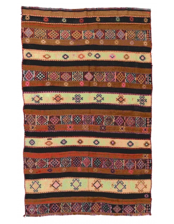 Vintage Embroidered Decorative Kilim Rug - 4`8″ x 7`9″