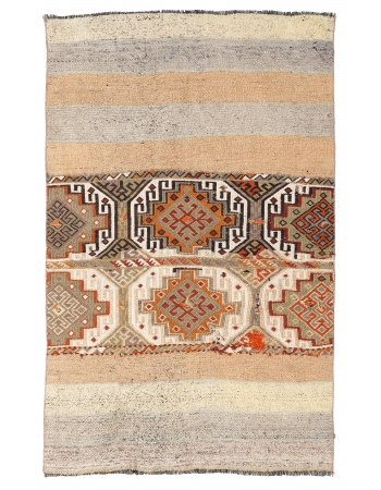 Vintage Washed Out Small Kilim Rug - 3`5″ x 5`5″