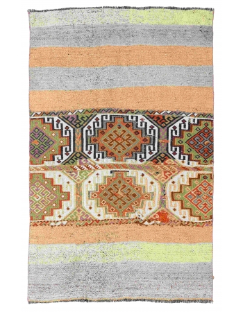 Vintage Washed Out Small Kilim Rug - 3`5″ x 5`5″